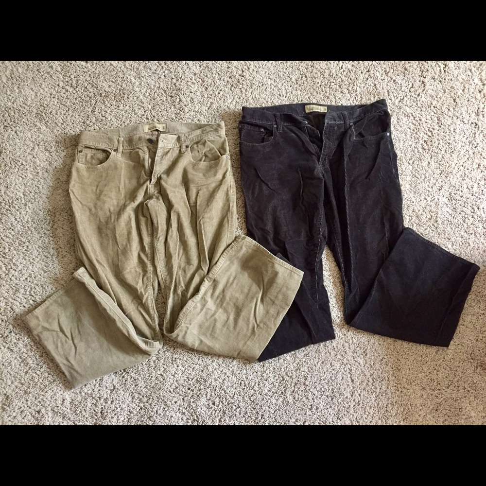 2 pairs of Men’s Old Navy corduroy pants! 🍁